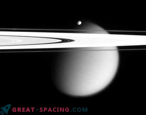 Првиот историски период на Касини помеѓу прстените на Сатурн
