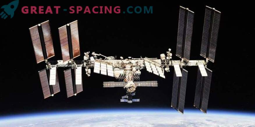 Астронаутите учат мистериозна дупка во ISS