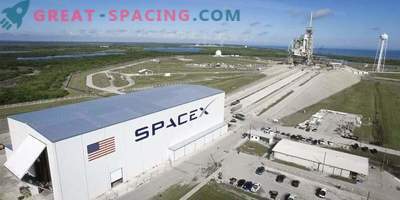 SpaceX го одложи првиот лет