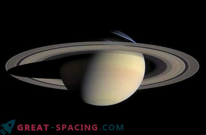 Касини откри ужасно тенки прстени на Сатурн
