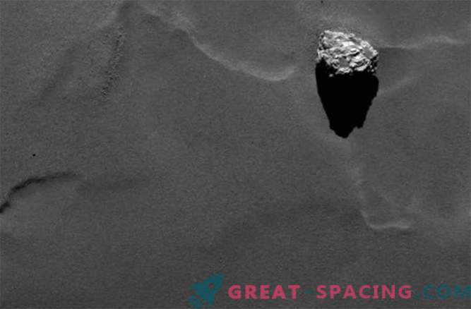 Rosetta ontdekte een stenenpiramide op het oppervlak van een komeet