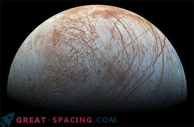 НАСА презентира обработена слика на една мистериозна Европа