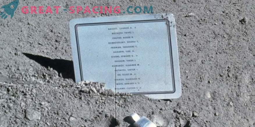Зошто тие оставија знак на Месечината со имињата на мртвите астронаути
