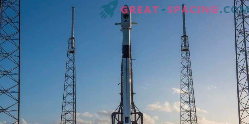 SpaceX го одлага спуштањето на сателит за навигација поради силен ветер