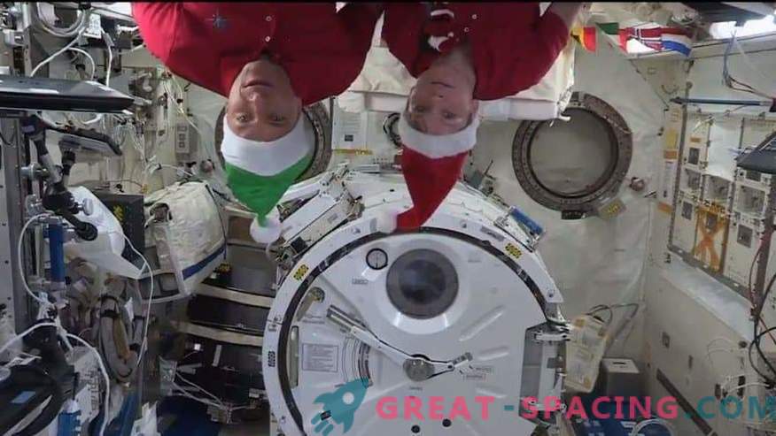 Божиќ во орбитата! Вселенската станица беше исполнета со празнична атмосфера