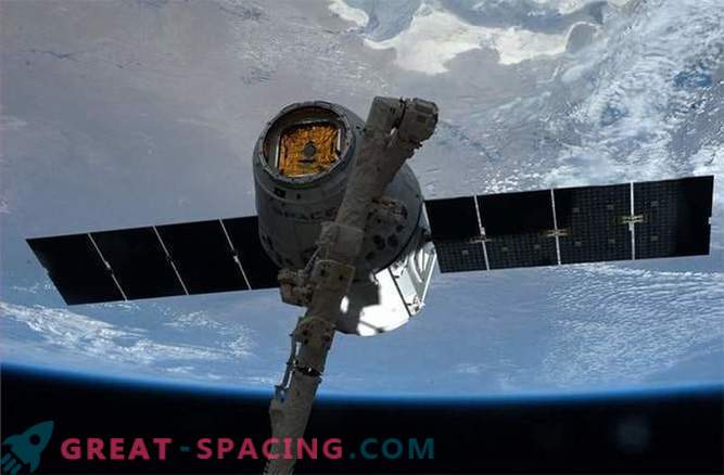 Источниот змеј ја посети меѓународната вселенска станица