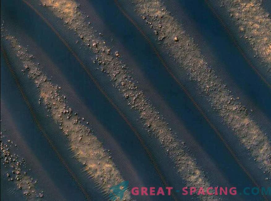 Марс пролетта се топи песочните дини