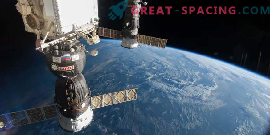 Не е сè мирно за ISS: астронаутите се вратат на Земјата во напнат момент