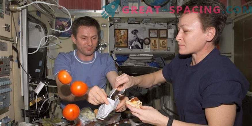 Како живеат астронаутите на ISS: дневна рутина, слободно време, спиење и храна