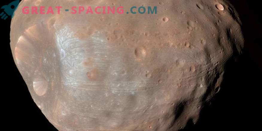 Кој ги остави браздите на површината на сателитот Марс Фобос?