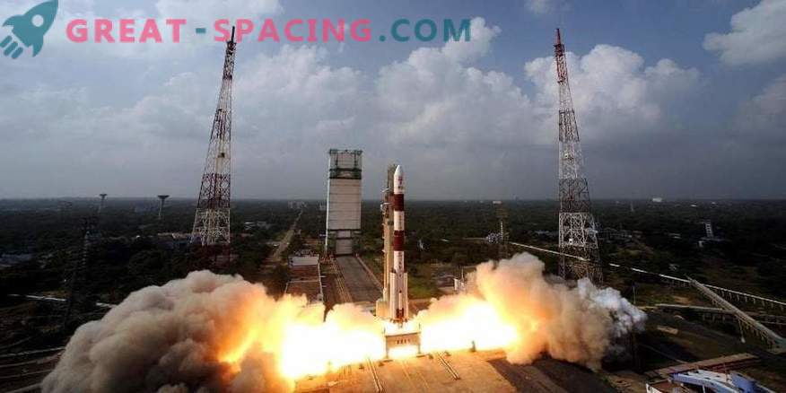 Индија започна ракета со десетици сателити