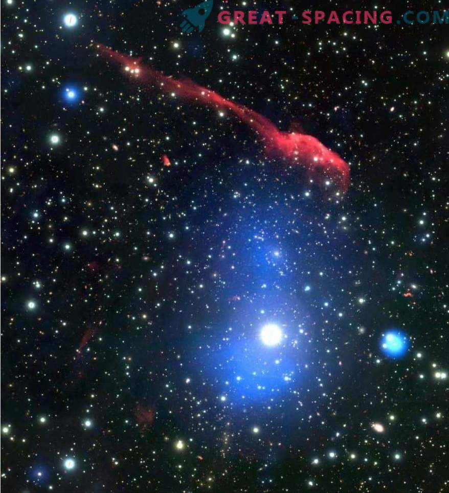 Сликата со повеќе бранови должини на галактичкиот кластер. Четка за заби