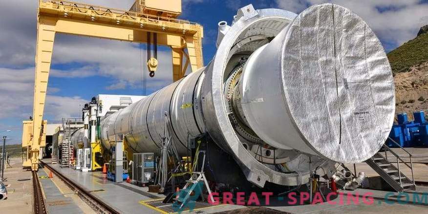 Најголемиот ракетно мотор со цврст погон е подготвен за првото пукање