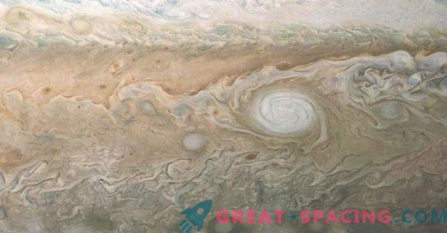 Неверојатни атмосферски модели на џиновски Јупитер