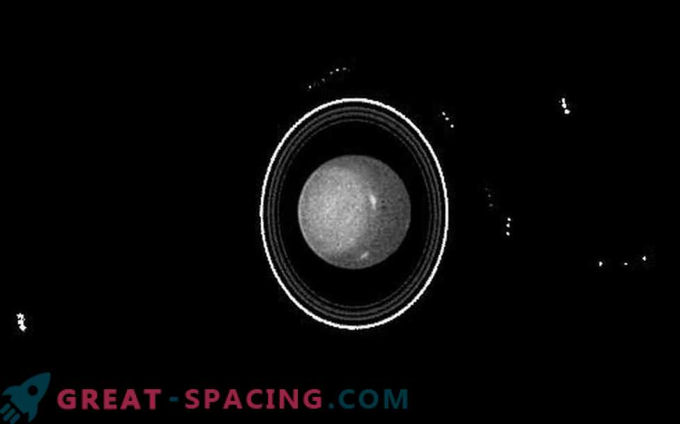 Што учиме за Уран со нуркање на Касини во прстените на Сатурн?