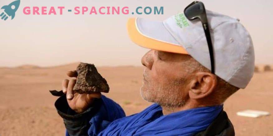 Марокански пустина што ја пребаруваа ловците на метеорит