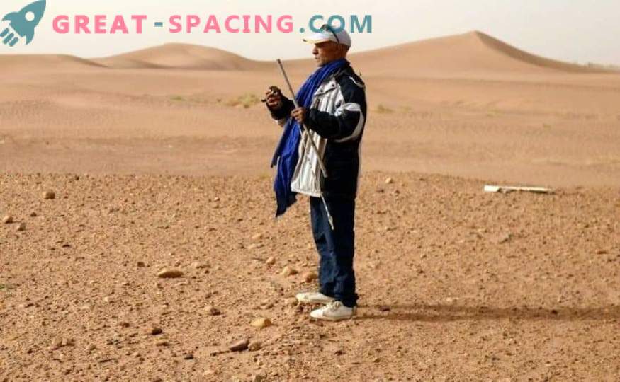 Марокански пустина што ја пребаруваа ловците на метеорит