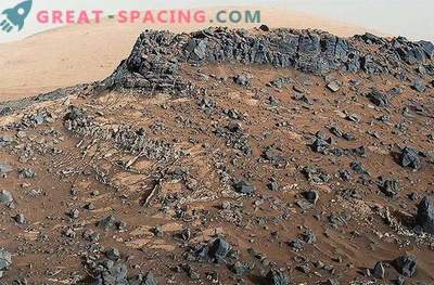 Марс ровер открил богати минерални седименти во пукнатини на карпи