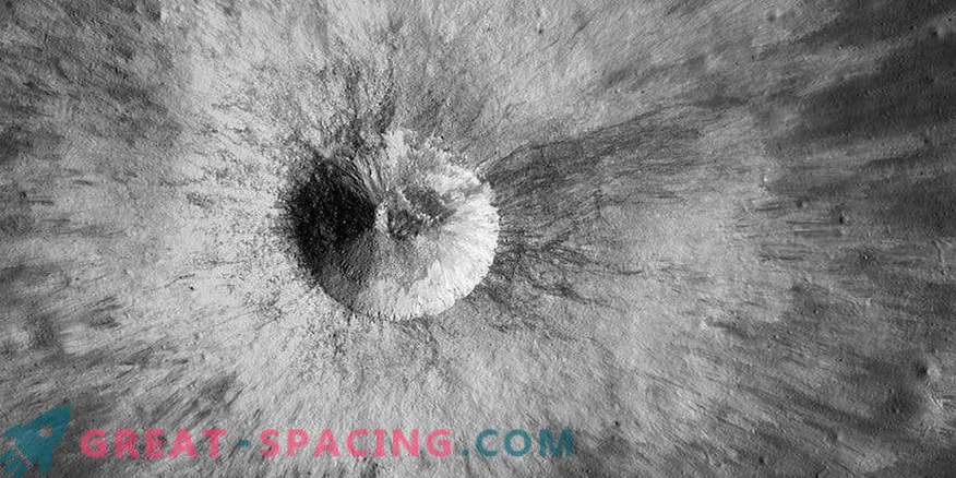Неверојатна слика на кратерот на Месечината