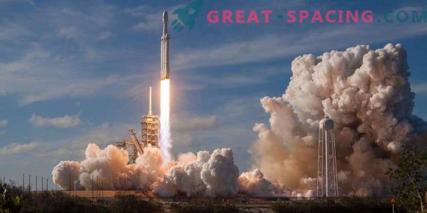годишнината од започнувањето на Тесла и SpaceX dummy