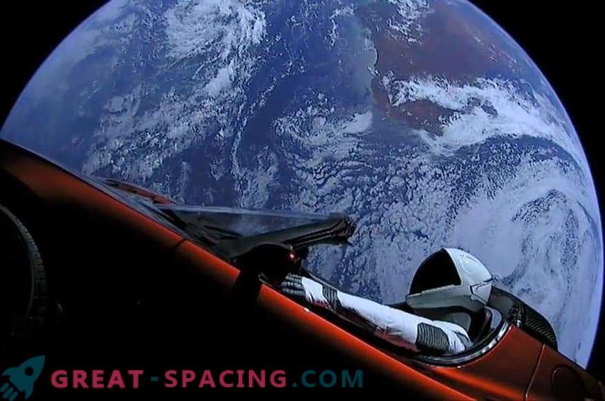 годишнината од започнувањето на Тесла и SpaceX dummy