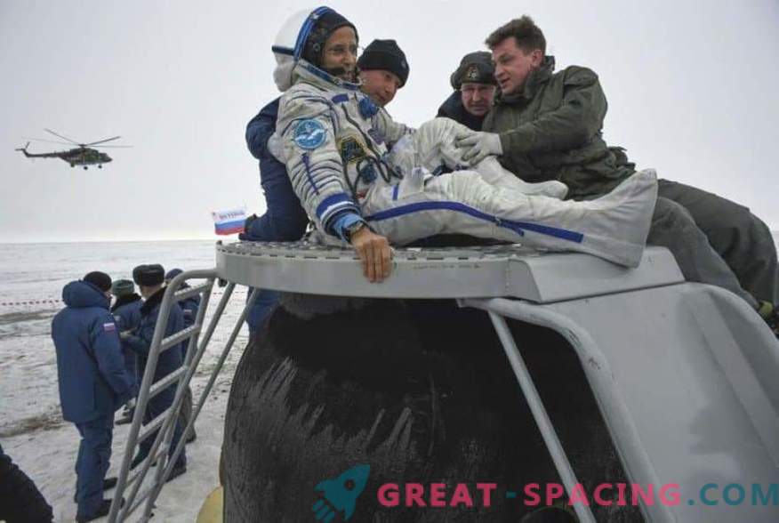 Астронаутот и два астронаути се вратија од ISS