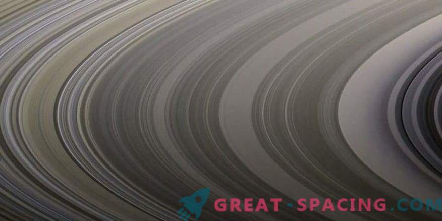 Бои во прстени на Сатурн
