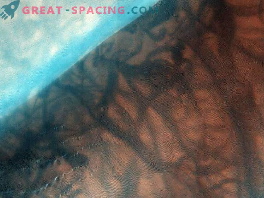 Тајната на течноста: Како може да се појави вода на Марс во течна форма?