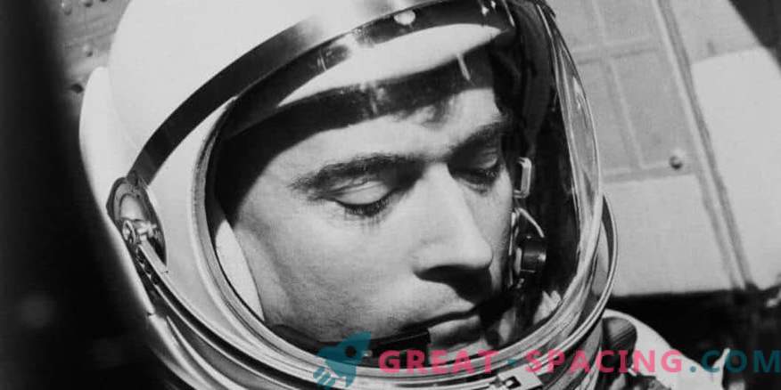 Легендарниот астронаут Џон Јанг умрел