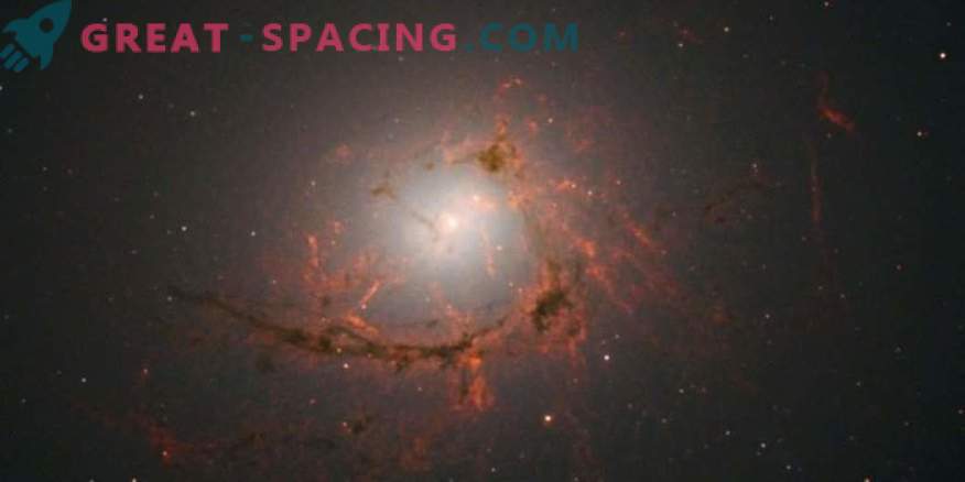 Хабл е шпионирање на чудна прашкаста галаксија