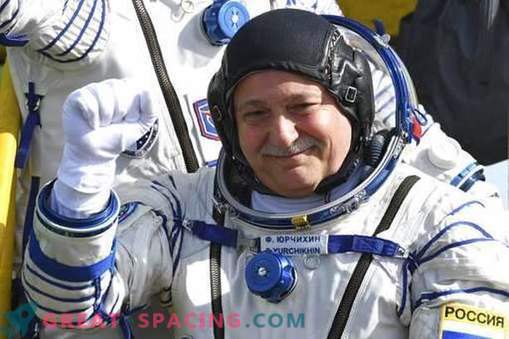 Капсулата на Унијата со астронаутите започна на ISS