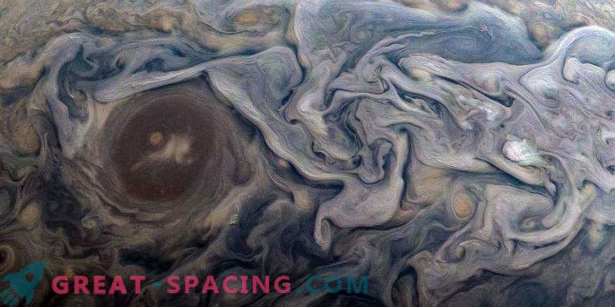 Неверојатни облаци од Јупитер од мермер