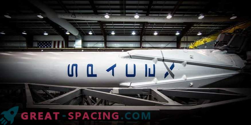 SpaceX испраќа капсула до НАСА.