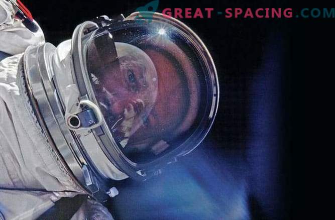J.L. Пикеринг презентираше нова книга на слики од вселената