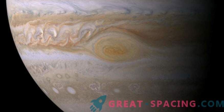 Тајните на магнетното поле на Јупитер. Која е нејзината непознатост и зошто е различна од земното?