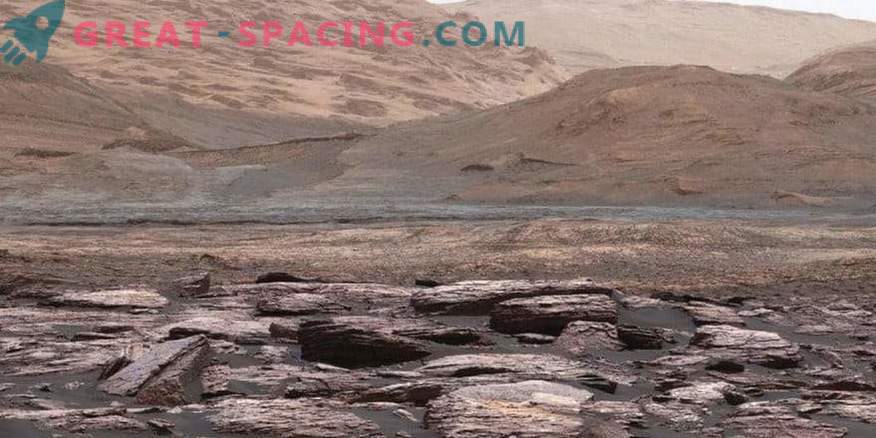 Љубопитноста открија чудни пурпурни карпи на Марс