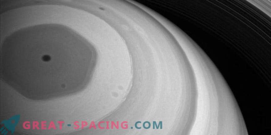 Спектакуларен поглед на мистериозниот хексагон на Сатурн