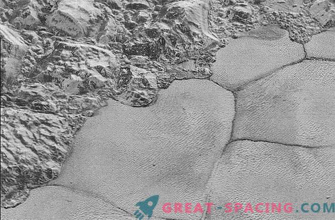 Млади во срцето: мразот на Плутон е стар 10 милиони години