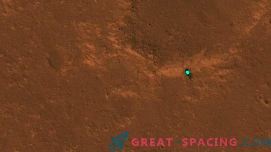 полето за слетување на InSight на фотографии од вселената