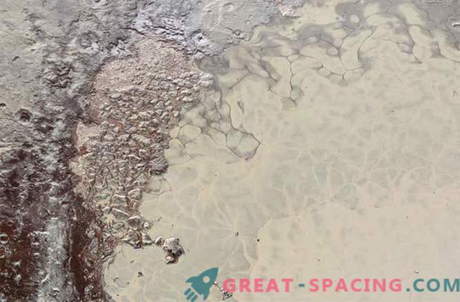 Мистериозната турнеја на Плутон: чуден пејзаж кој личи на кожата на змијата