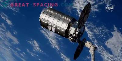 Товарен брод Лебед извади ѓубре од ISS