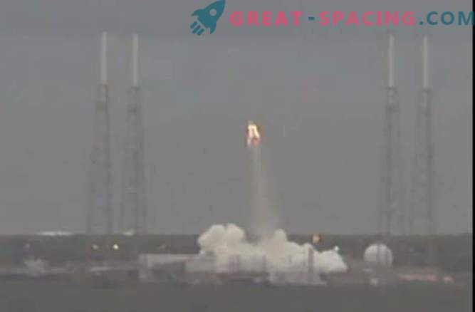 вселенскиот вселенски леталец SpaceX Dragon го направи првиот тест лет