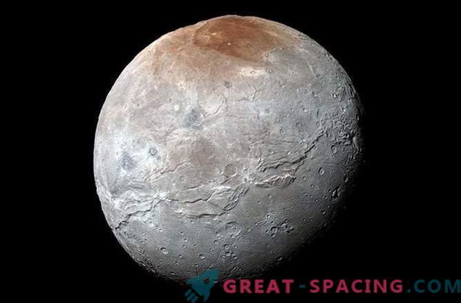 Сателит на Плутон Харон: очукан, набръчкан, но красив