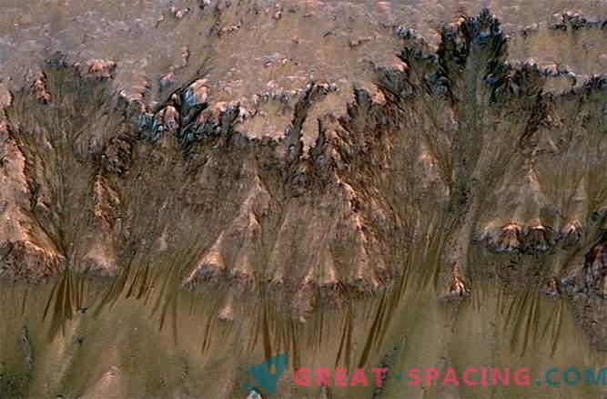 Когато течна вода течеше на Марс