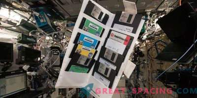 Стари флопи дискови во заборавениот шкаф на ISS