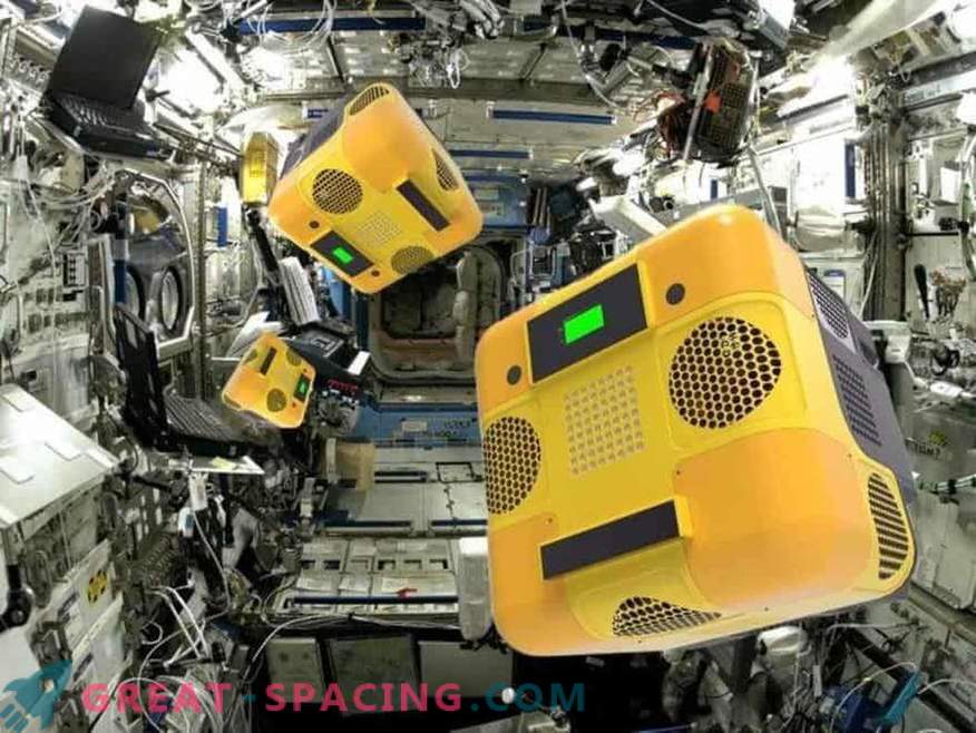 Што роботот пчели на орбиталната станица