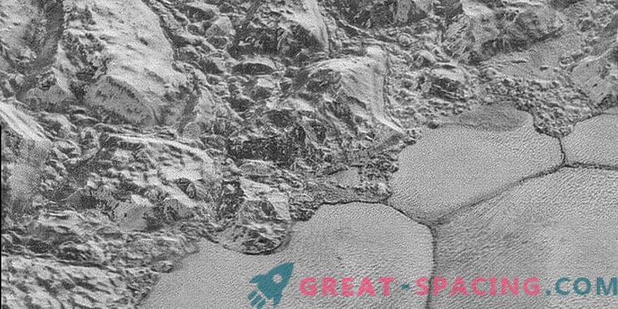 Научниците ги откриваат тајните на дините на Плутон