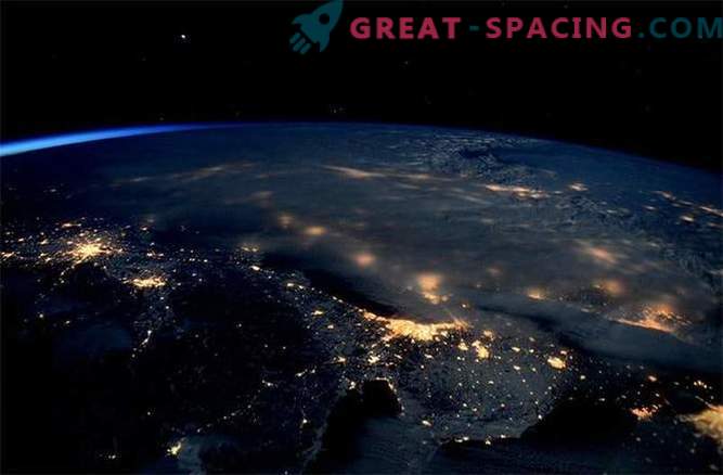 Астронаутите заробени зачудувачки погледи на беснеењето беснее на Источниот брег на САД