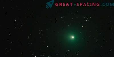 Зошто божиќната комета изгледа зелена?