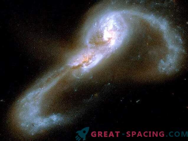 Која е моќта на најсветлите галаксии?